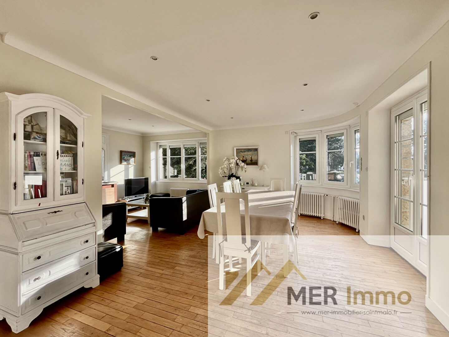 Luxury house for sale in the district Sillon-Moka-Courtvoisville