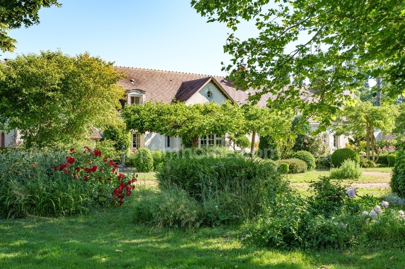 Casale lungo francese tipico in vendita Bourg