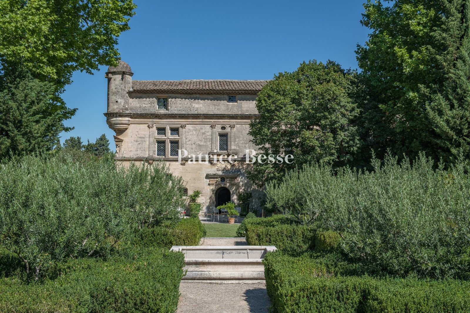 Castle for sale in Avignon