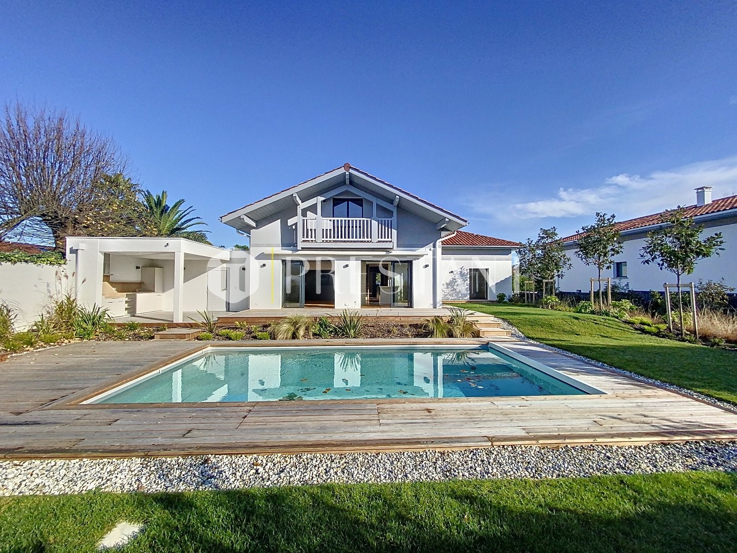 Luxury house for sale in the district Louillot