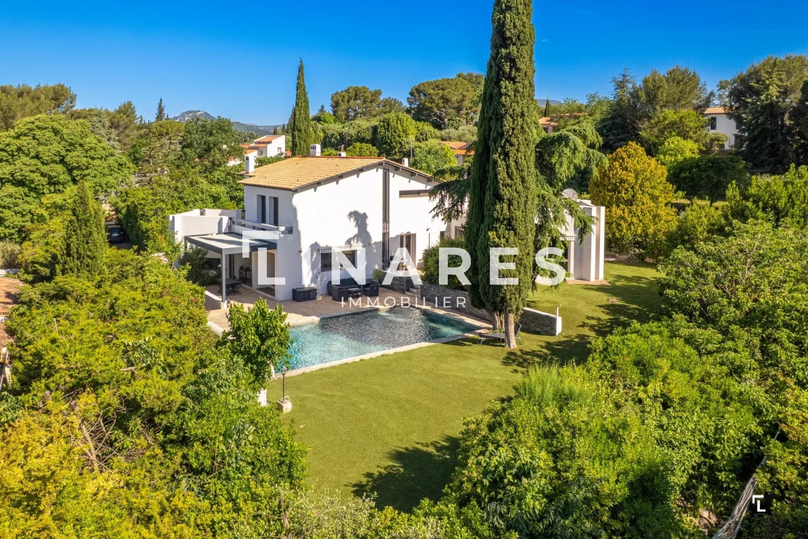 Luxury villa for sale in the district Pin Vert