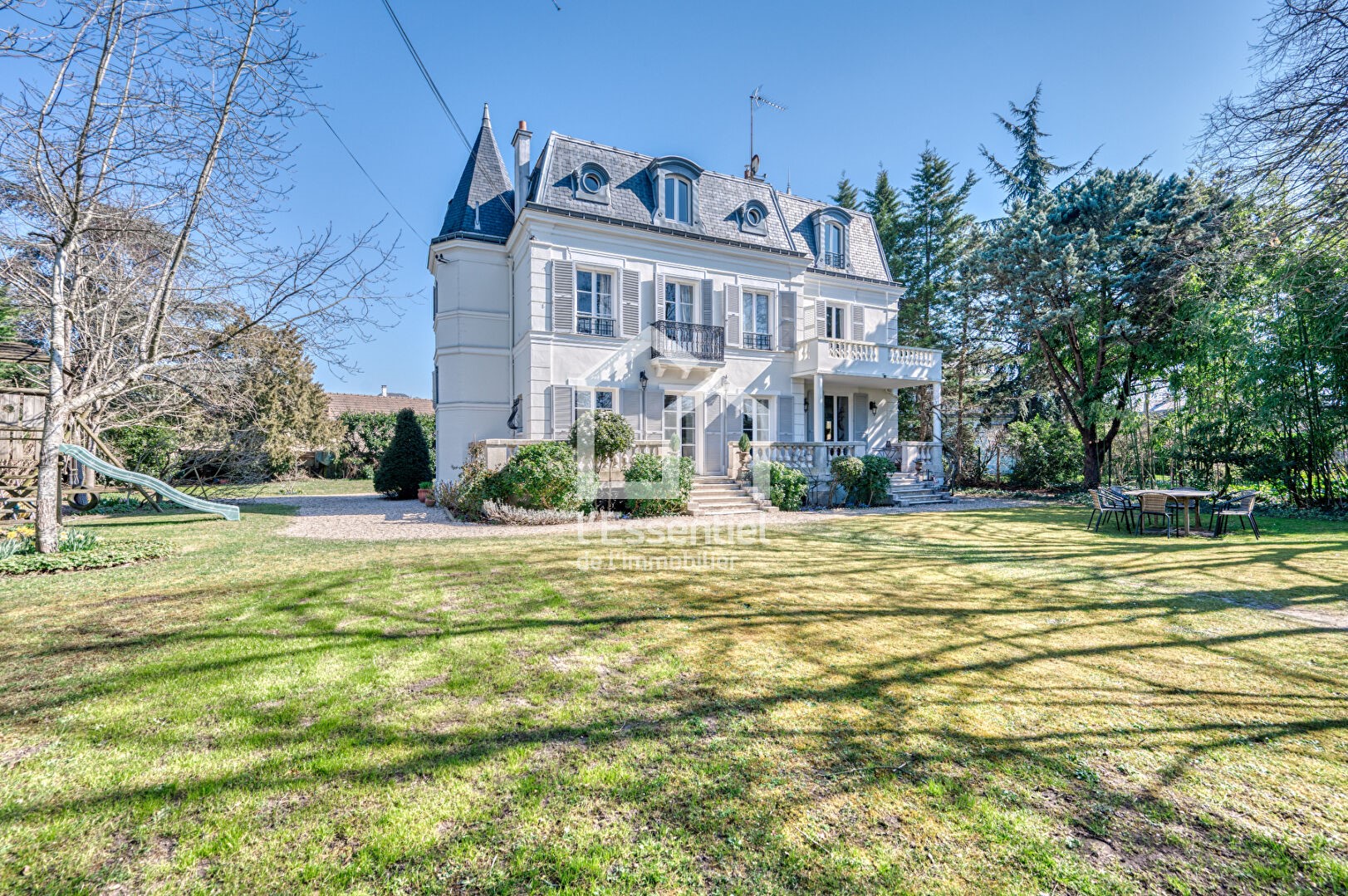 Maison de luxe à vendre dans le quartier Charlemagne