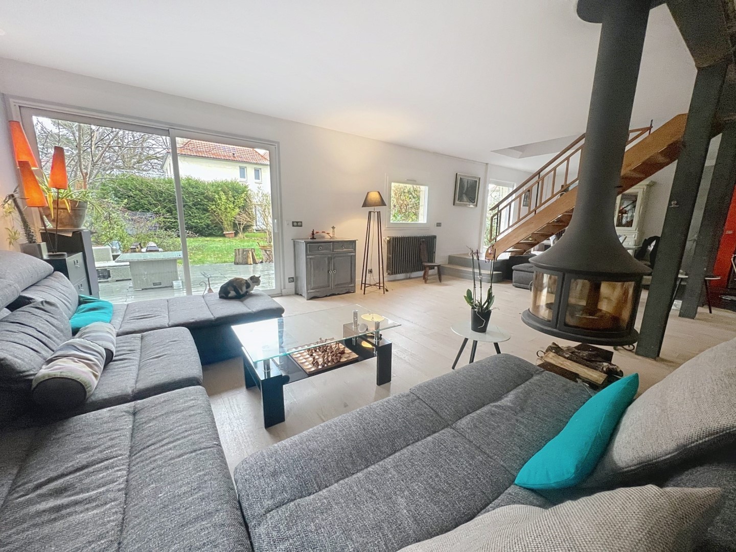 Luxury villa for sale in La Celle-Saint-Cloud
