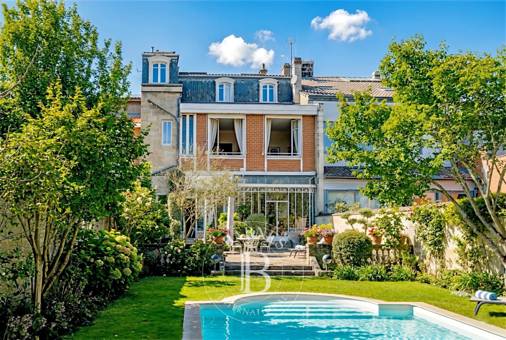 Luxury house for sale in the district Hôtel de Ville-Quinconce-Saint Seurin-Fondaudège