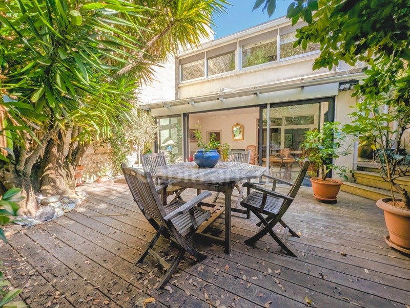 klein winkelpand te koop in Hôtel de Ville-Quinconce-Saint Seurin-Fondaudège