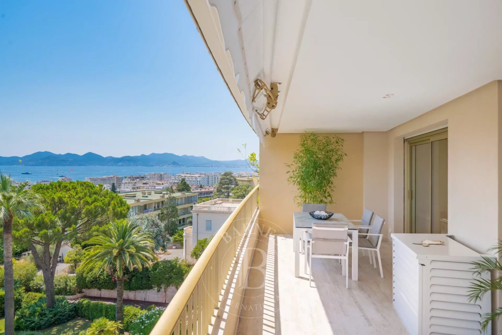 Luxury apartment for sale in the district La Californie
