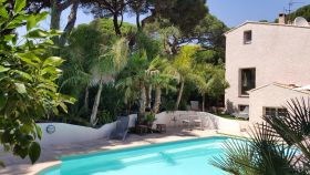 Gite De Vacances A Hyeres En Provence Alpes Cote D Azur Pour 6 Pers 115m Amivac Com