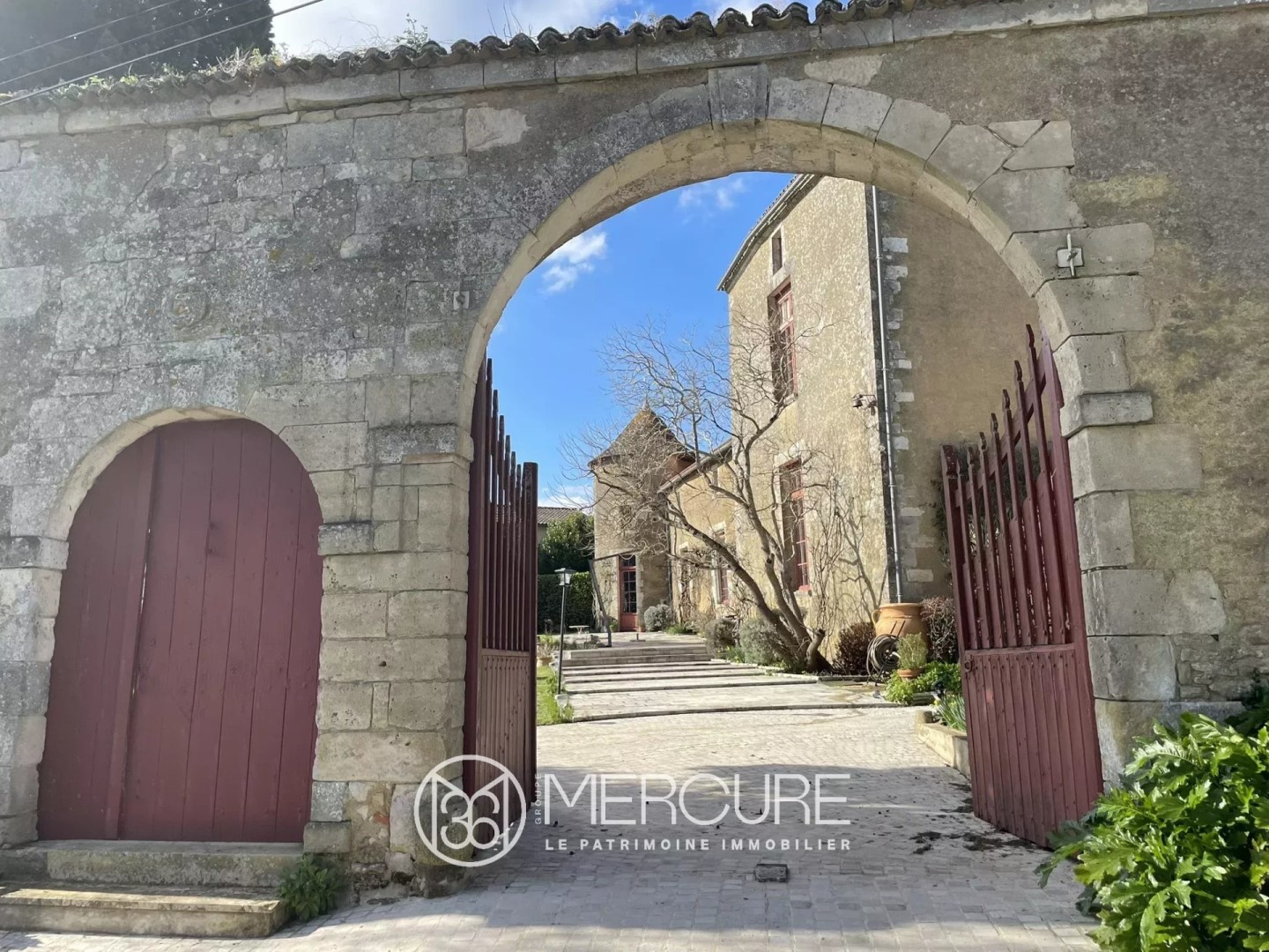 Luxury house for sale in Champdeniers-Saint-Denis