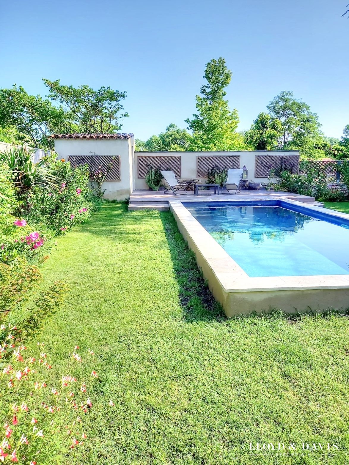 Farmhouse for sale in Barjac