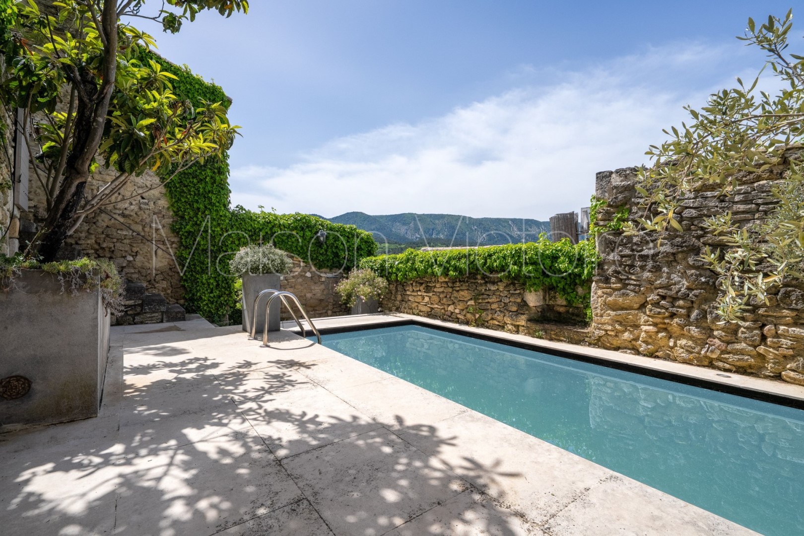 Village house for sale in Ménerbes