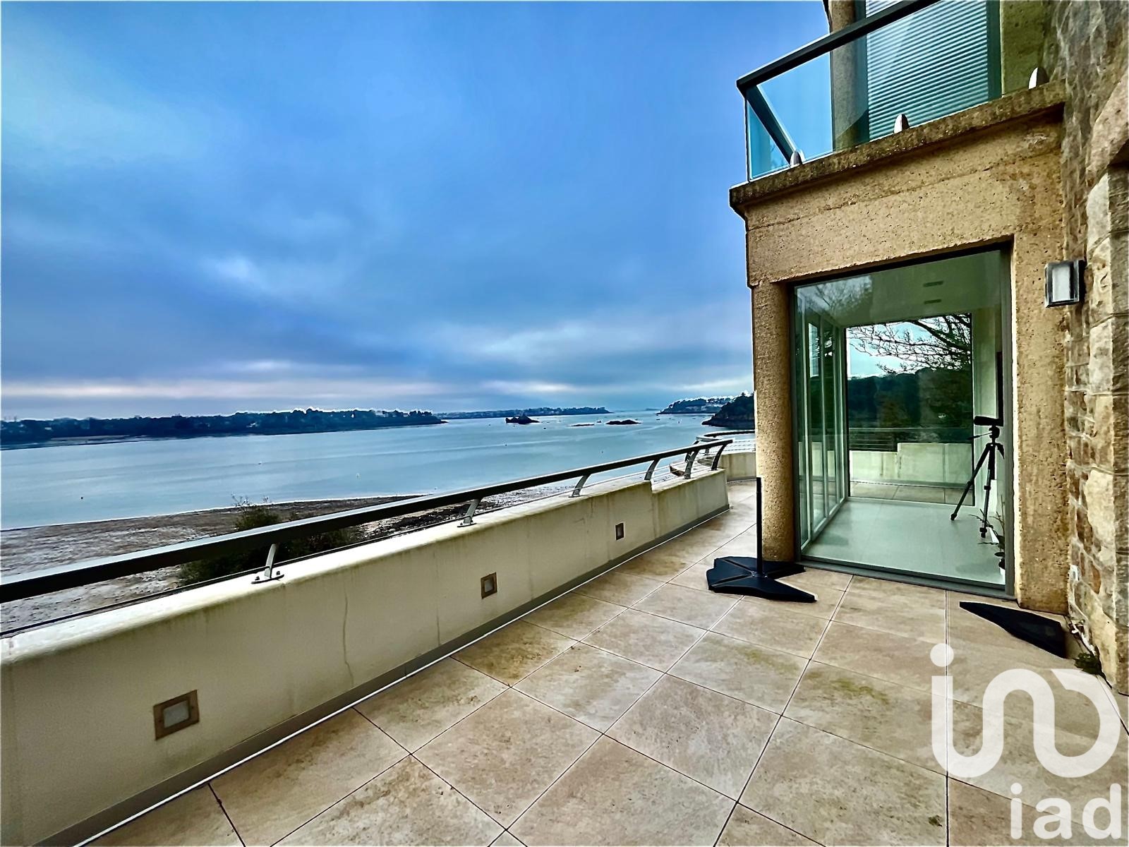 Luxury house for sale in the district Les Rosais