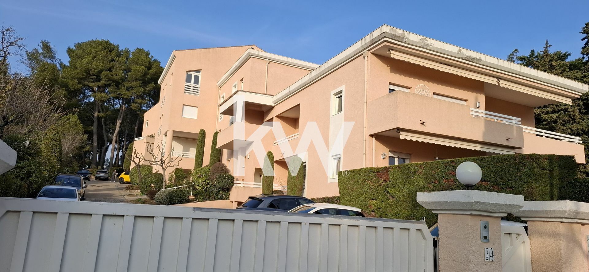Duplex de luxe à vendre dans le quartier Mazenod-Bellevue-Saint Donat-Banon