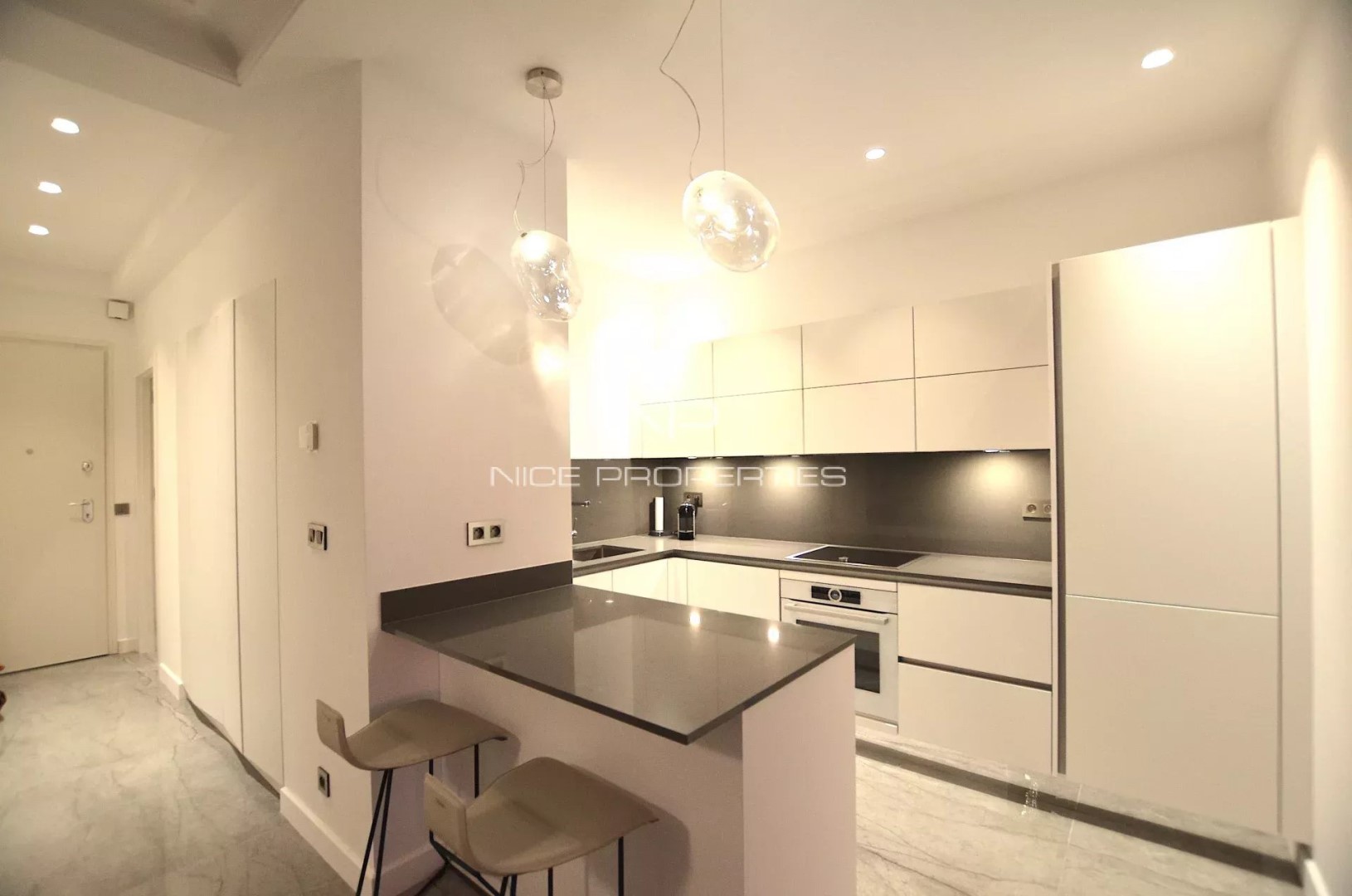 Appartement de luxe à vendre dans le quartier Croisette-Palm-Beach