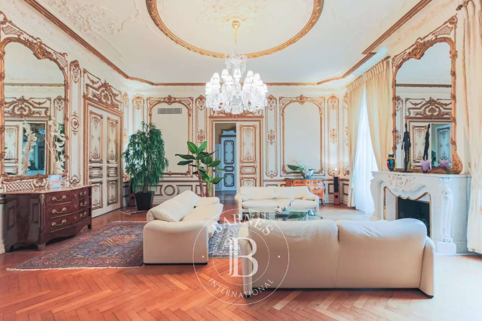 Luxury apartment for sale in the district Les îles