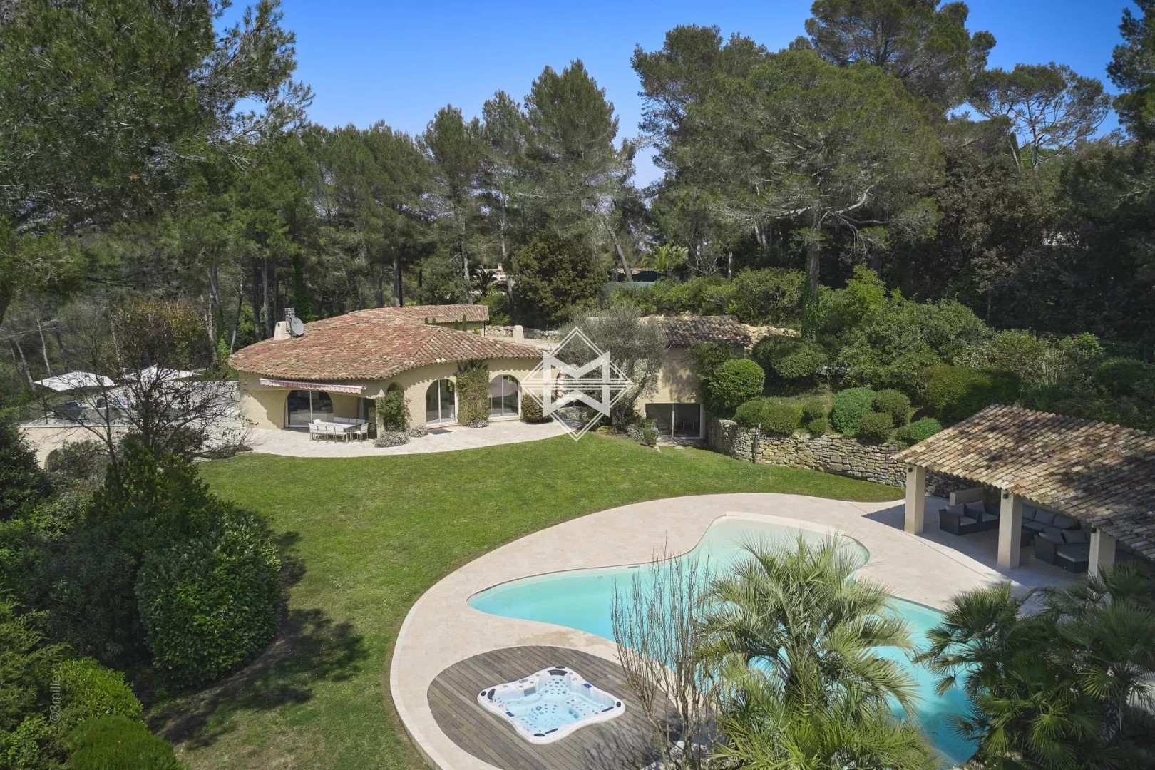 Luxury villa for sale in the district Les Indes les-Groulles