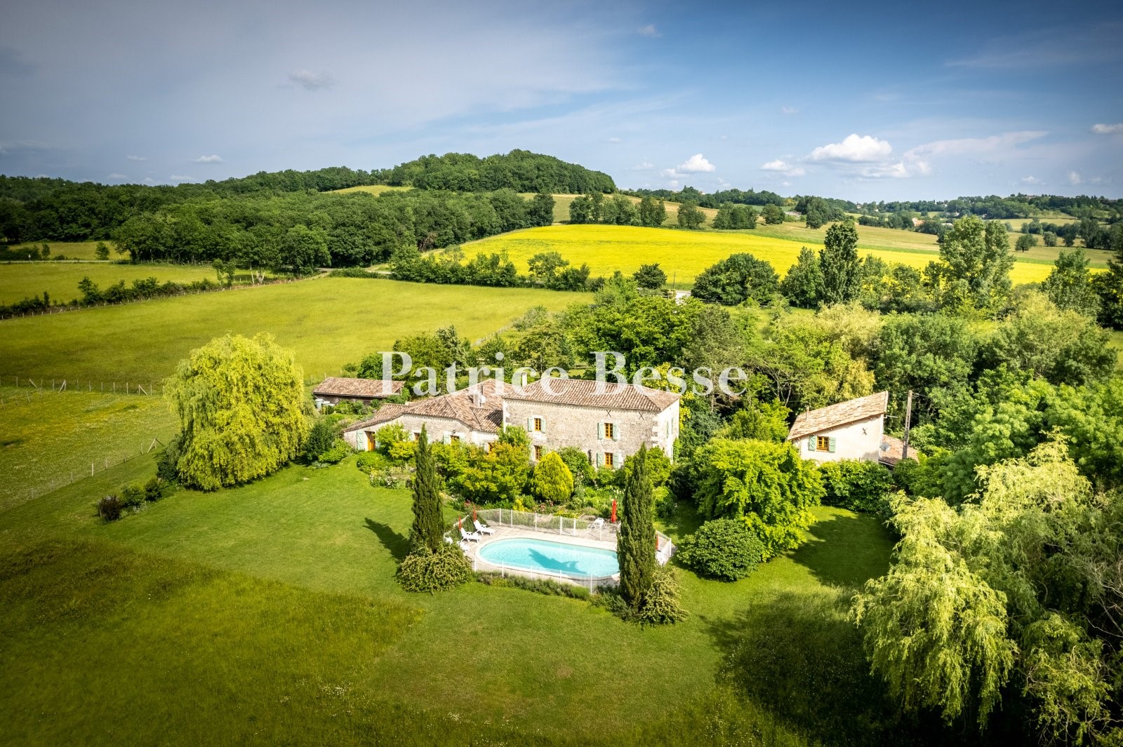 Farmhouse for sale in Montpezat-de-Quercy