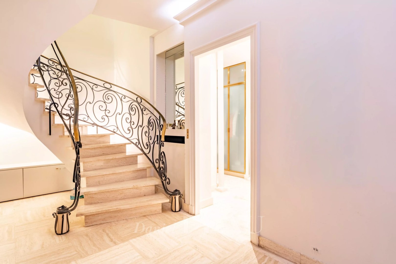 Luxury apartment for sale in the district La Plaine des Sablons