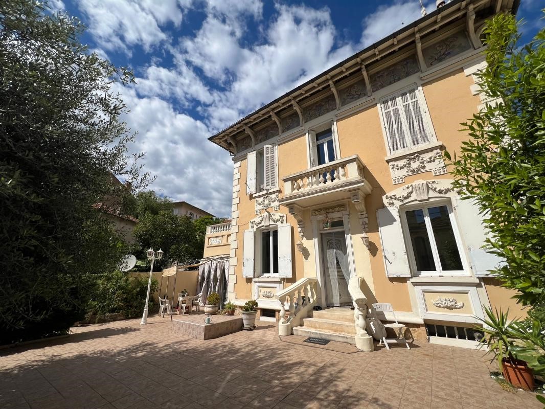 Hôtel particulier à vendre dans le quartier Vallergues