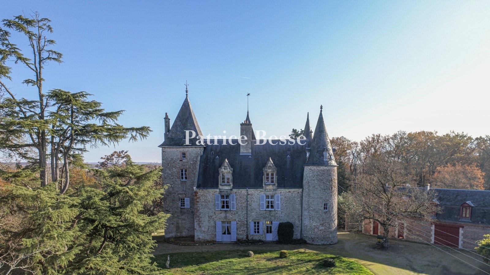 Castle for sale in Salbris