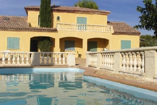 Villa de provence avec piscine et un terrain de 2000 m²