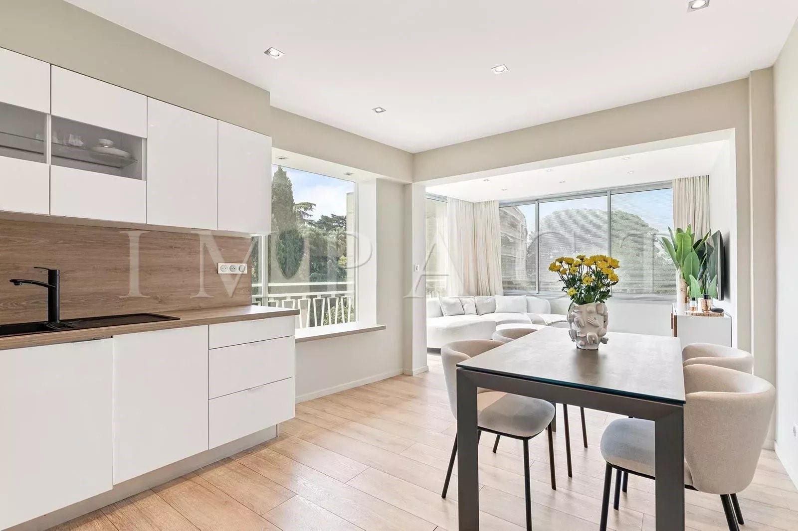 Luxury apartment for sale in the district Croisette-Palm-Beach