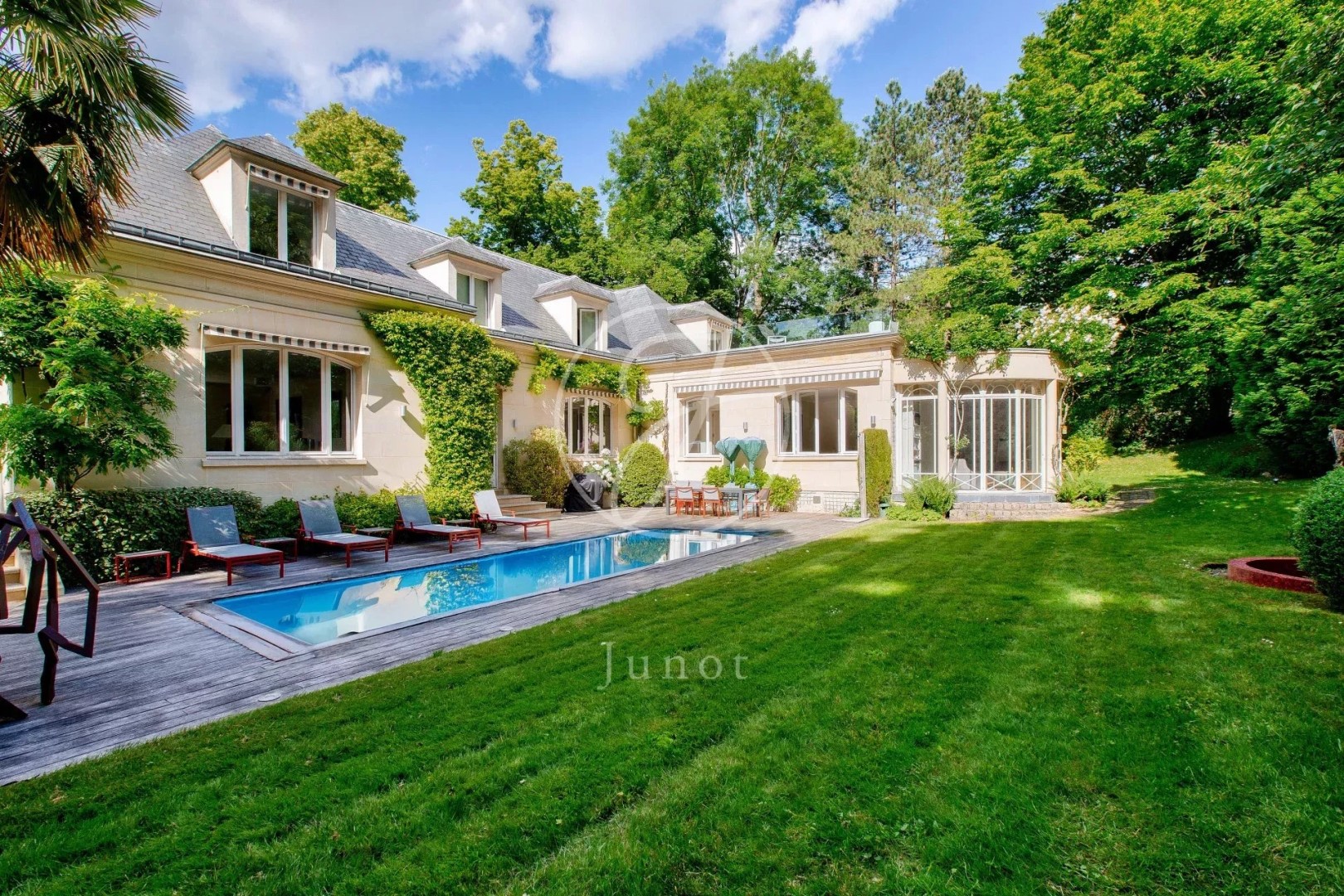 Maison de luxe à vendre dans le quartier Jonchere-Malmaison-Saint Cucufa