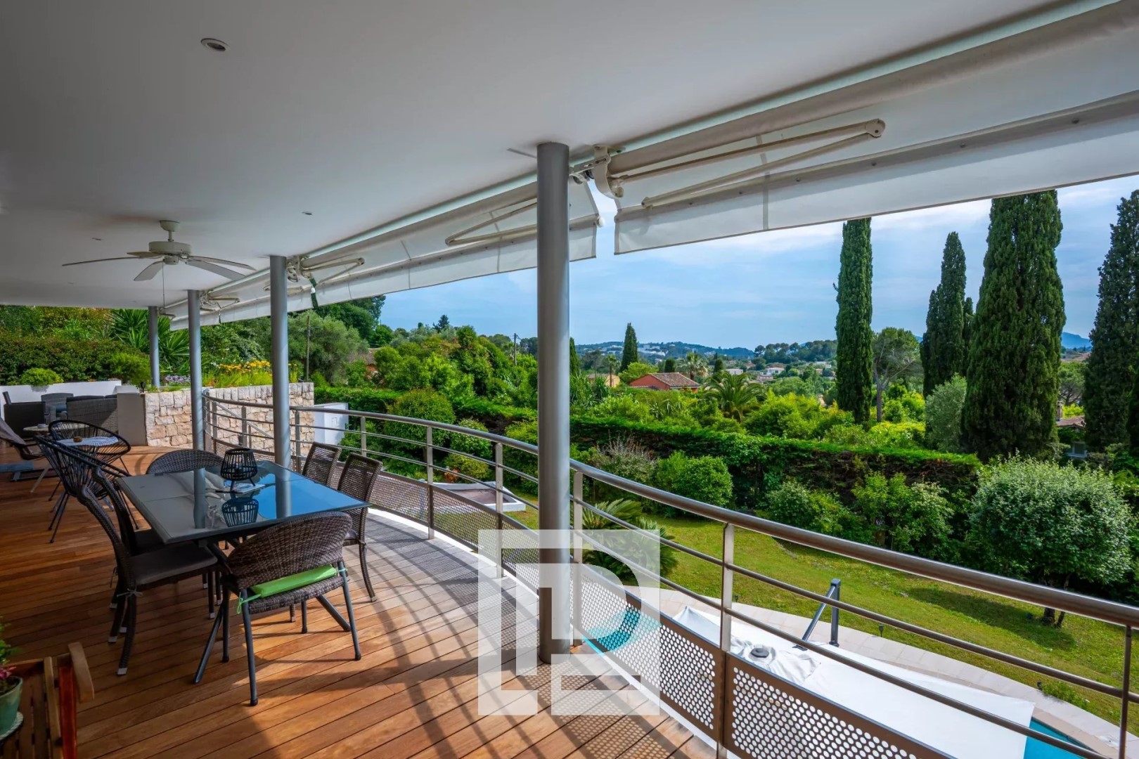 luxe huis te koop in Village-Le Val-Cabrieres