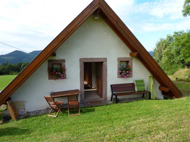 Entrée du gîte à la belle saison!