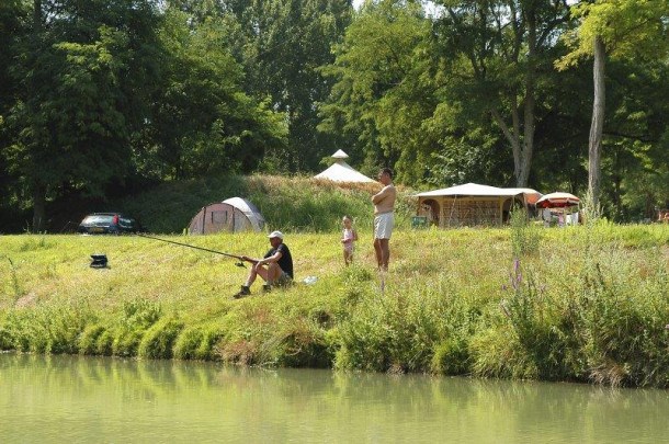 Camping De Vacances A Mazeres En Midi Pyrenees Pour 5 Pers 25m Seloger Vacances