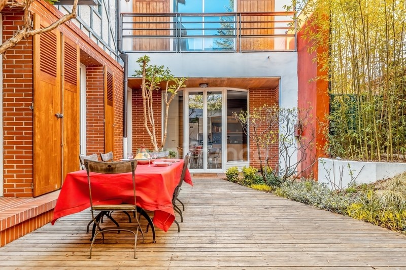 Contemporary house for sale in the district Bécon