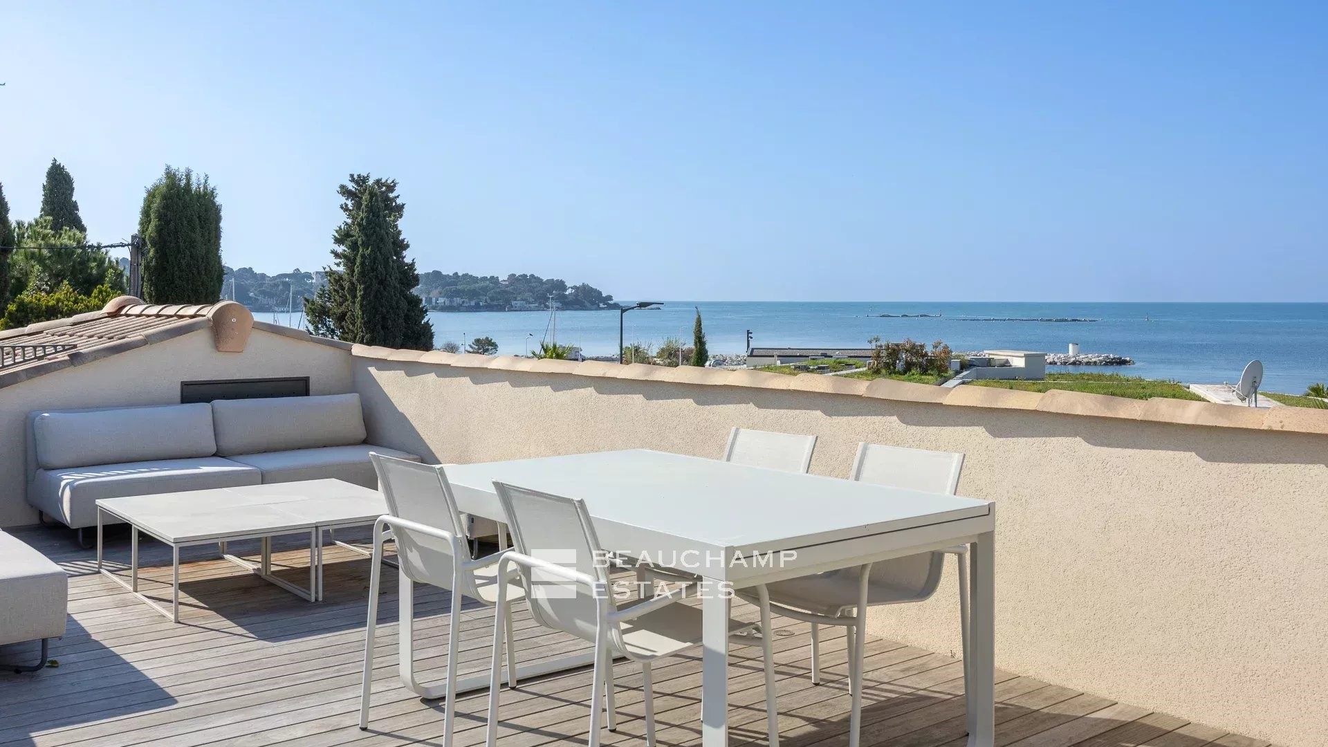 Luxury villa for sale in the district Juan les Pins-Gallice