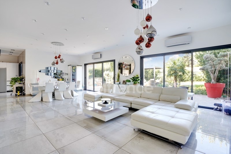 Contemporary house for sale in the district Val d'Argent Sud