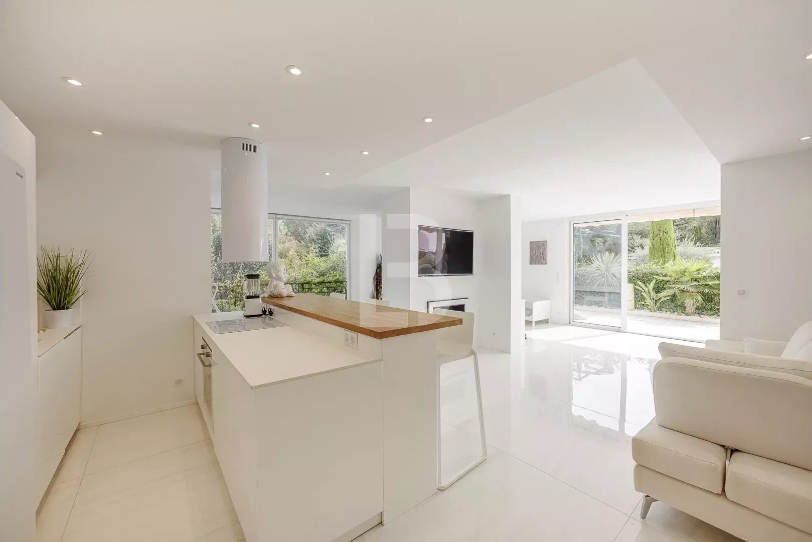 Luxury apartment for sale in the district Saint Martin-Le Miracle