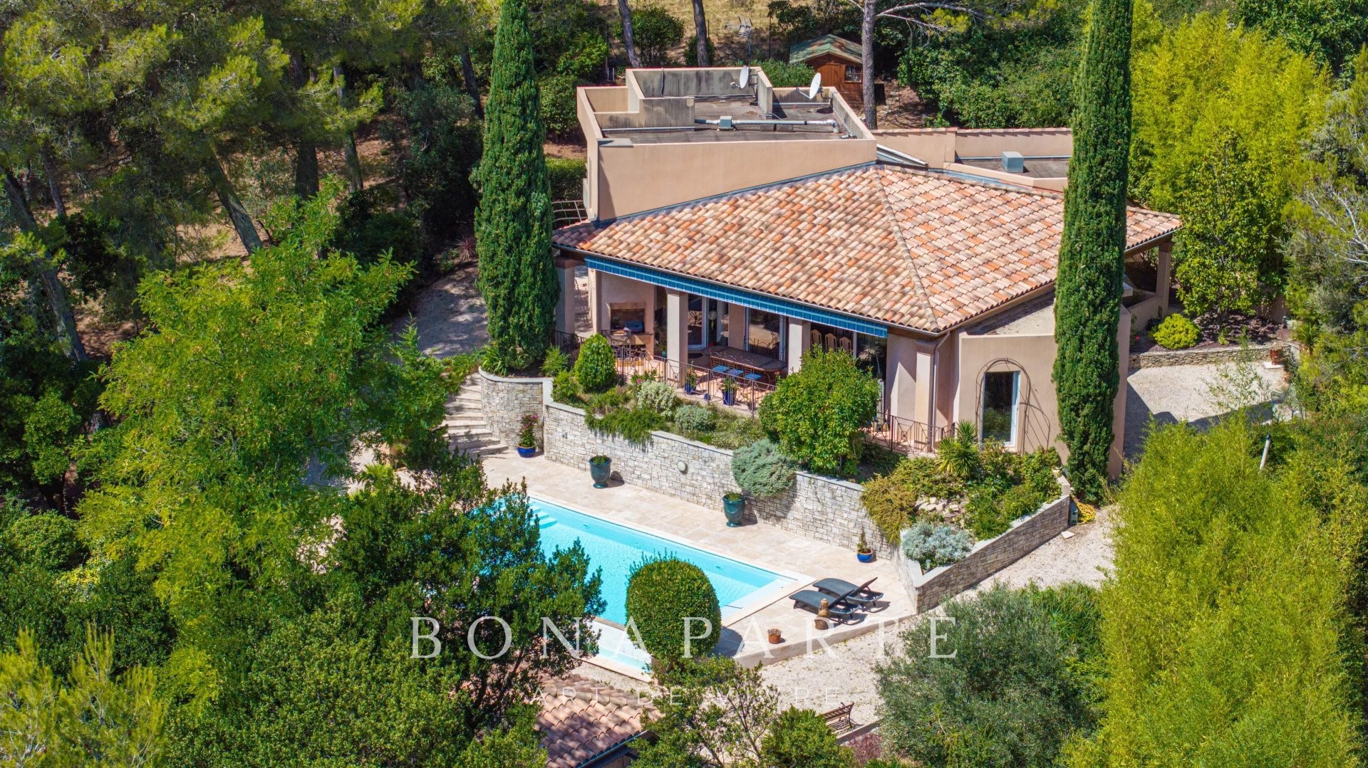 Maison de luxe à vendre dans le quartier Camplanier