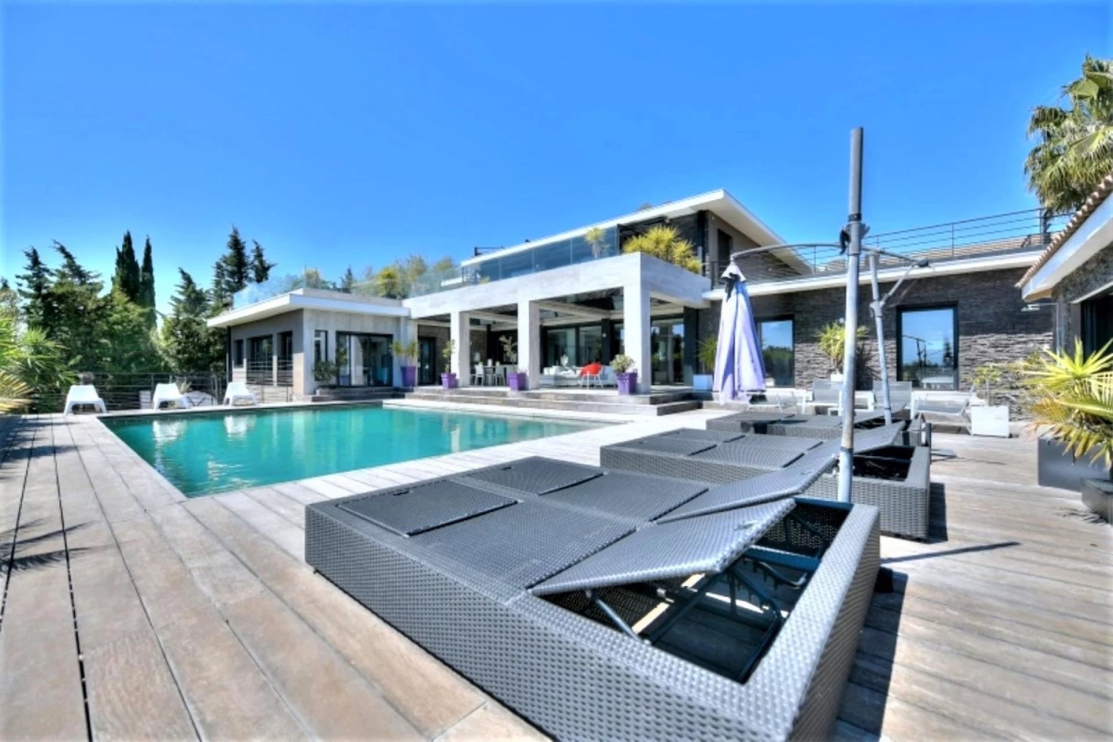 Villa de luxe à vendre dans le quartier Plateau Notre Dame Nord