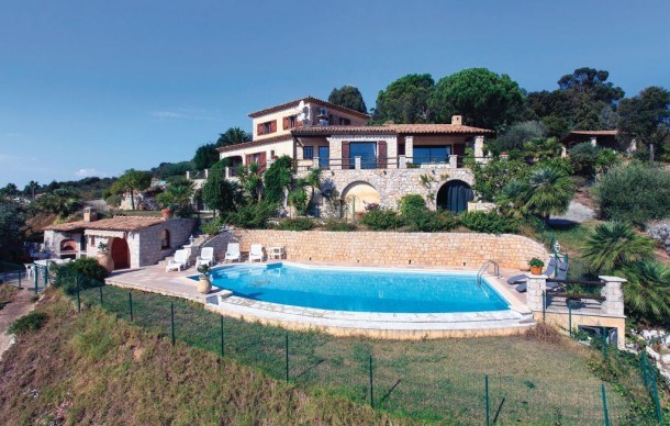 Maison à Mandelieu La Napoule Pour 8 Personnes 200m2