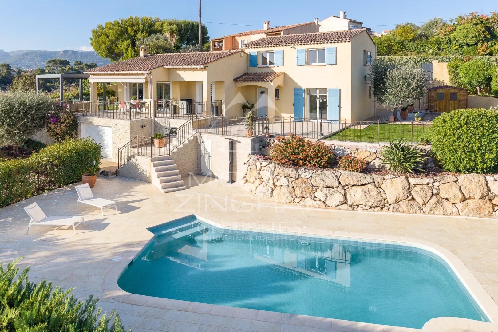 Luxury villa for sale in the district Tuiliere-La Tour-Les Iscles-Les Crottes