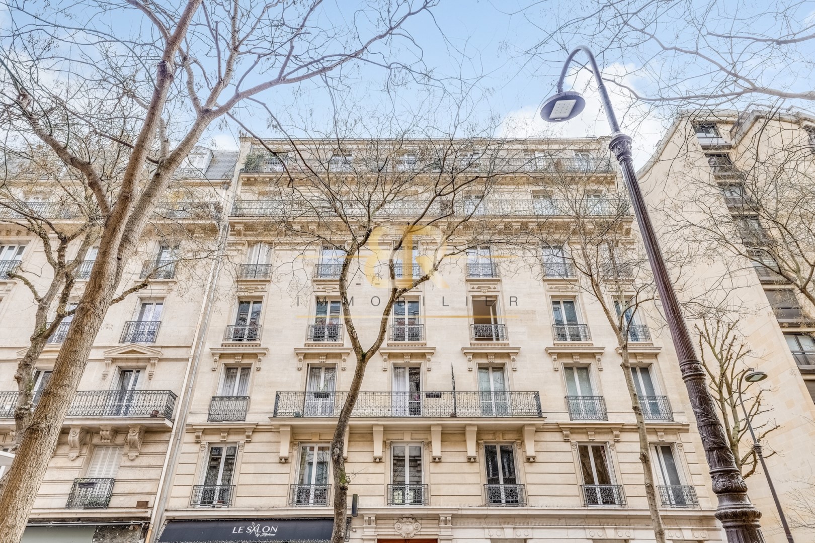 Luxury apartment for sale in the district Auteuil Nord