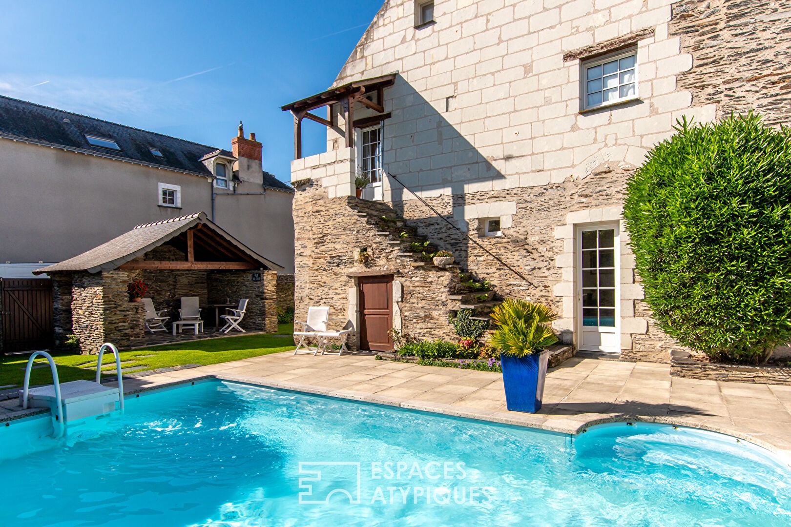 Luxury house for sale in the district La Brosse-Sorges