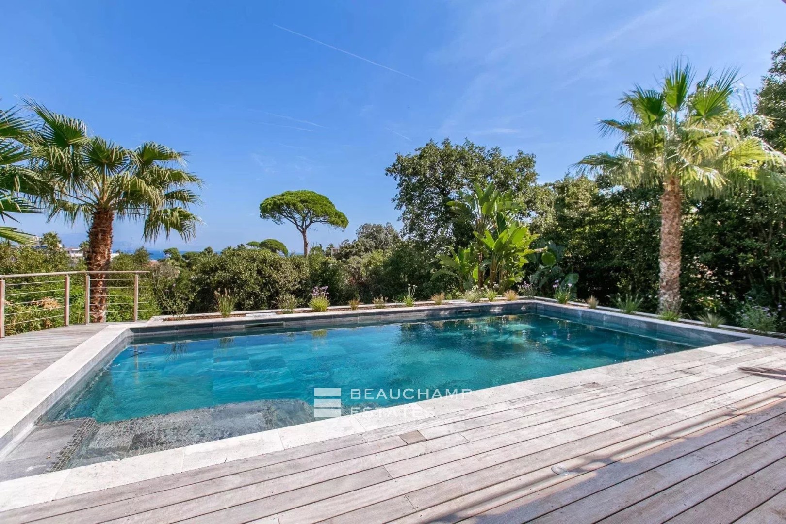 Luxury villa for sale in the district Juan les Pins-Gallice