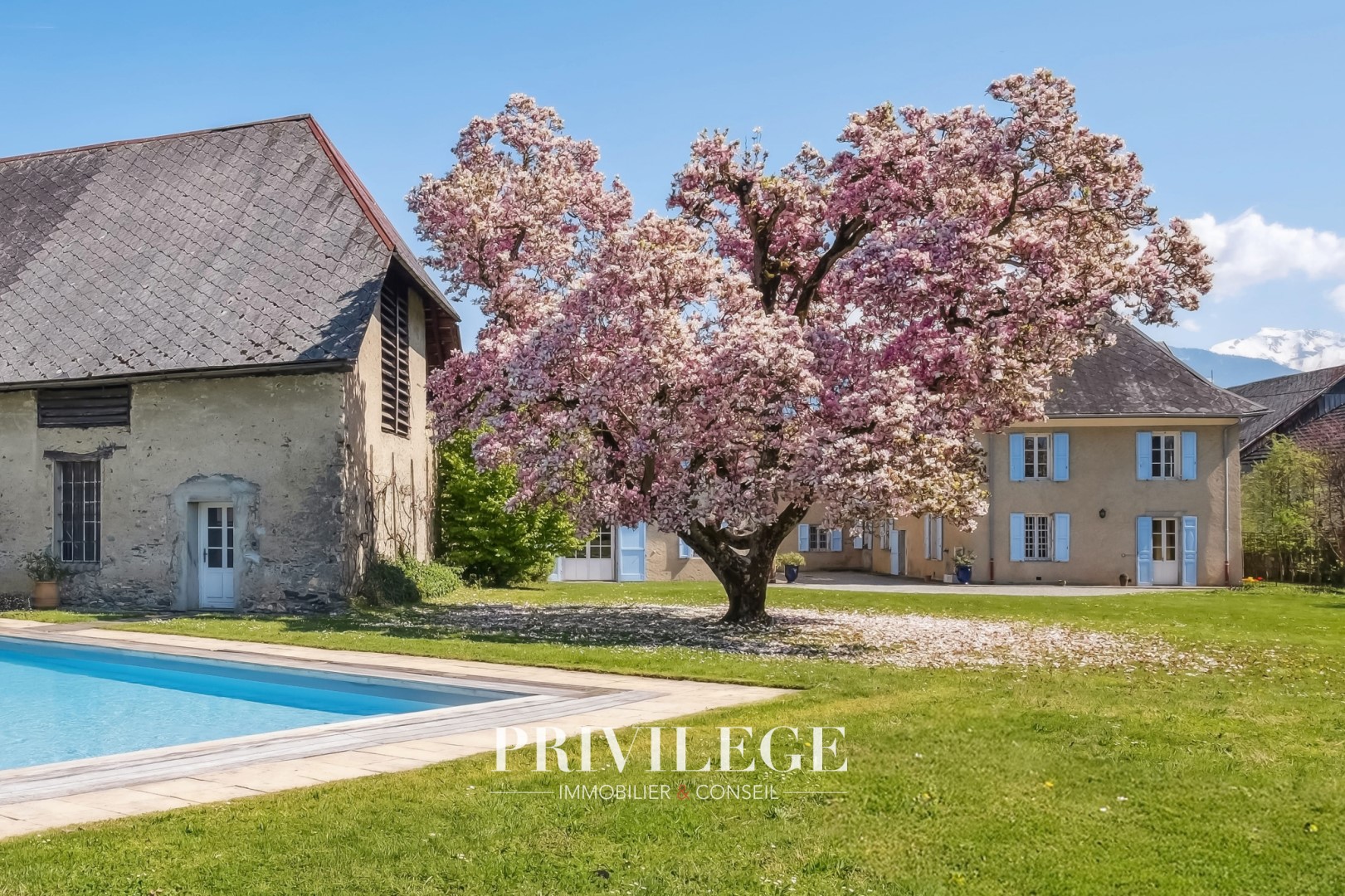 Castle for sale in Châteauneuf