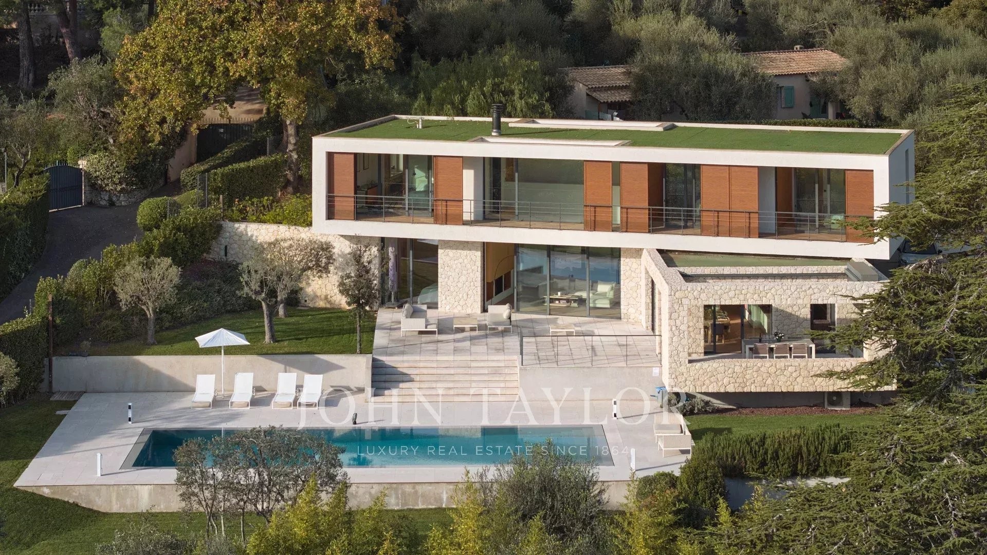 Maison de luxe en location saisonnière dans le quartier Village-Le Val-Cabrieres