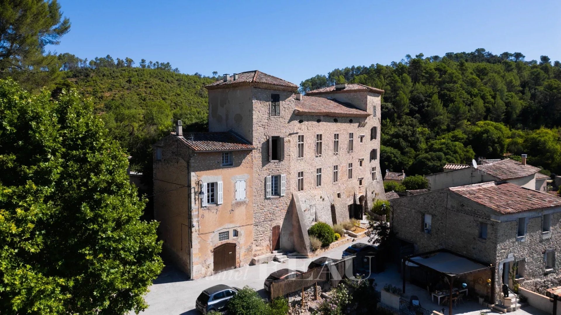 Castle for sale in Montfort-sur-Argens
