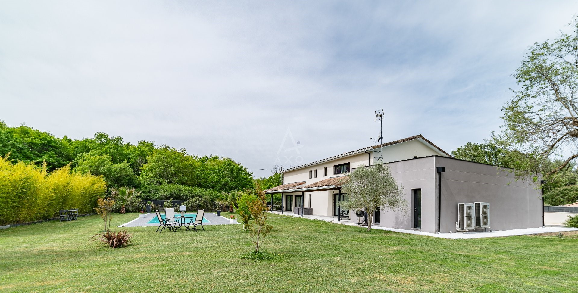 Hedendaagse woning te koop in Montberon