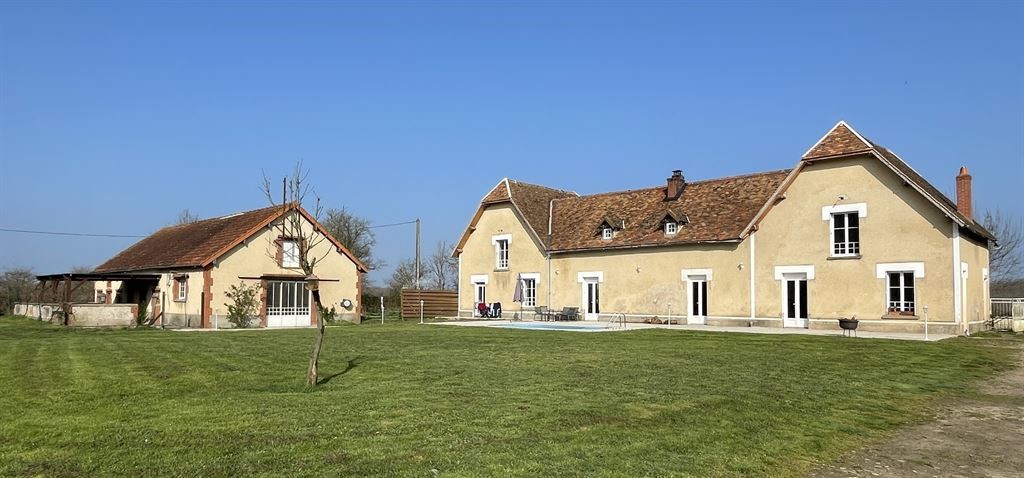 Luxury house for sale in Montmorillon