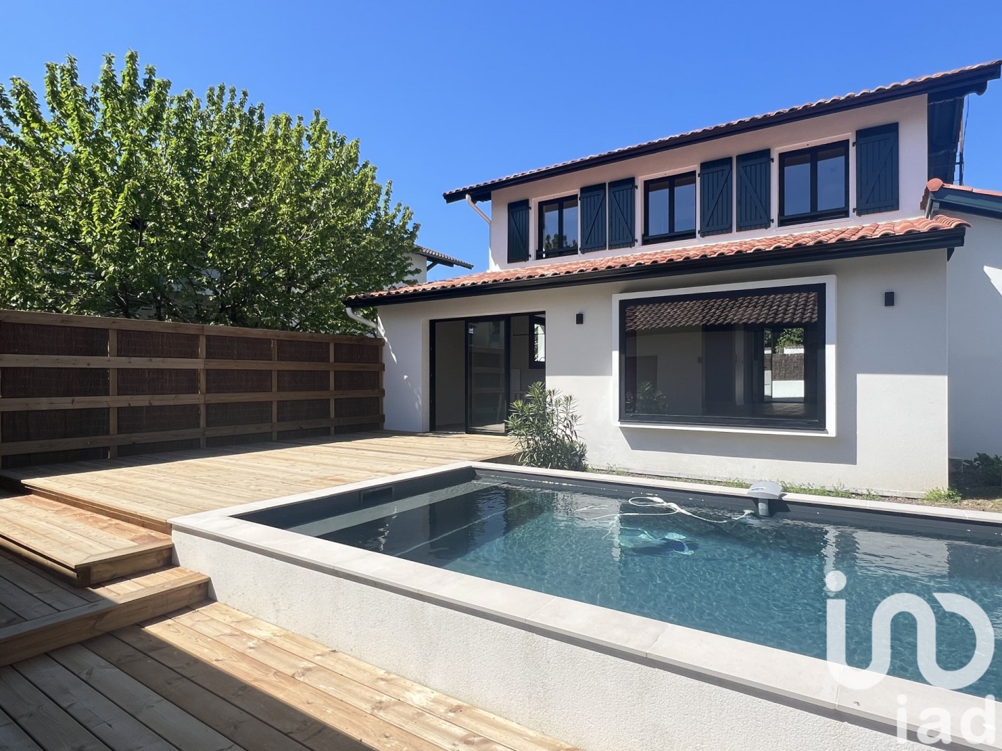 Maison de luxe à vendre dans le quartier Quatre Cantons