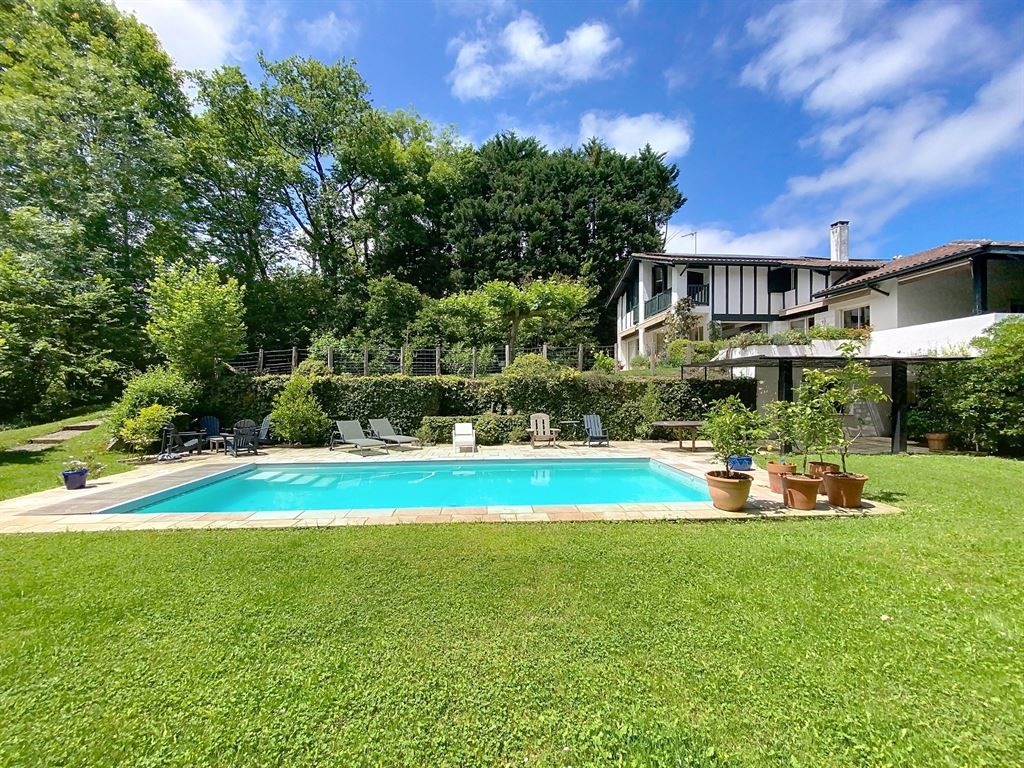 Luxury house for sale in Ascain