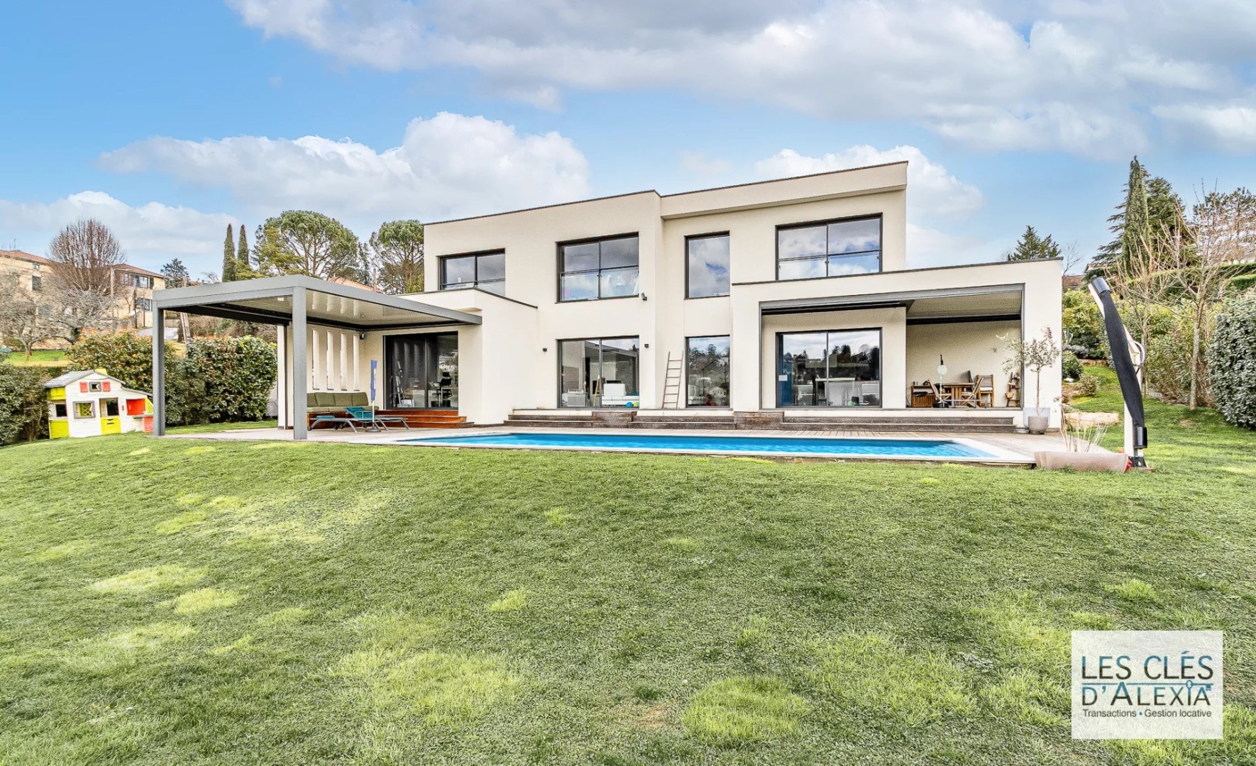 Villa de luxe à vendre dans le quartier Centre et Nord Ouest