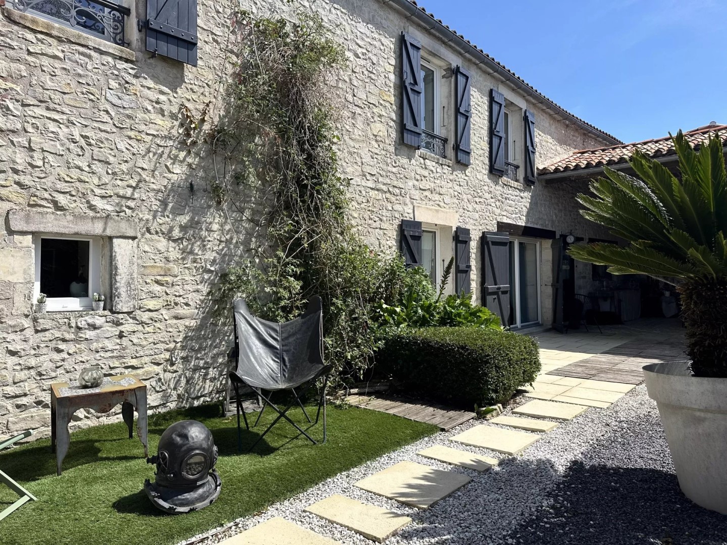 Village house for sale in Marsilly