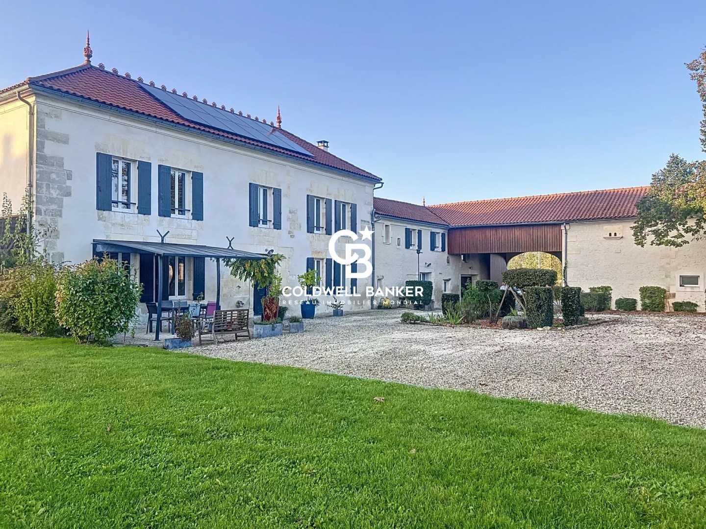 Luxury house for sale in Allas-Champagne